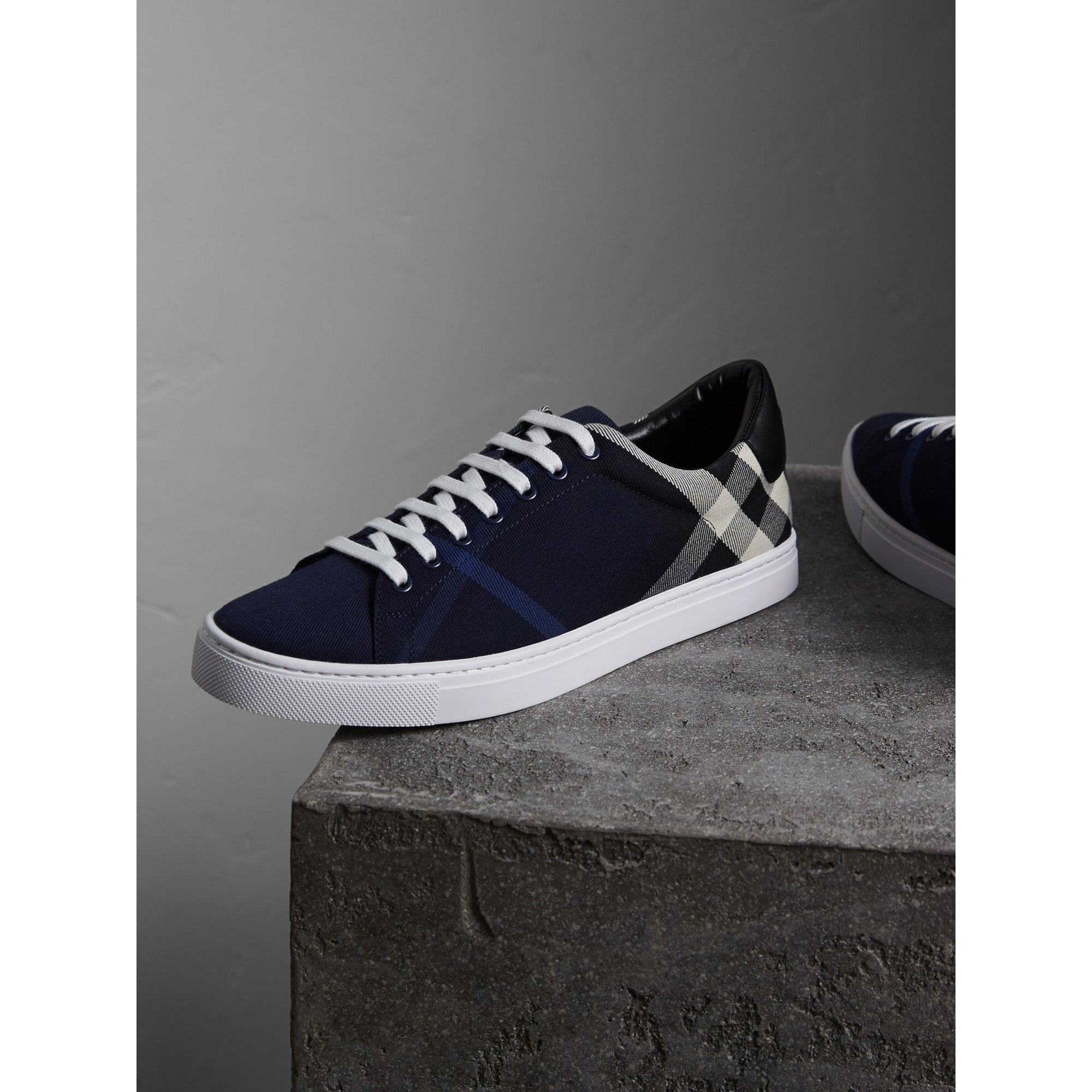 INDIGO BLUE/BLK Sneakers en cuir et coton House check surteint
