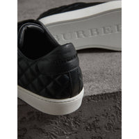 BLACK Sneakers en cuir matelassé à motif check