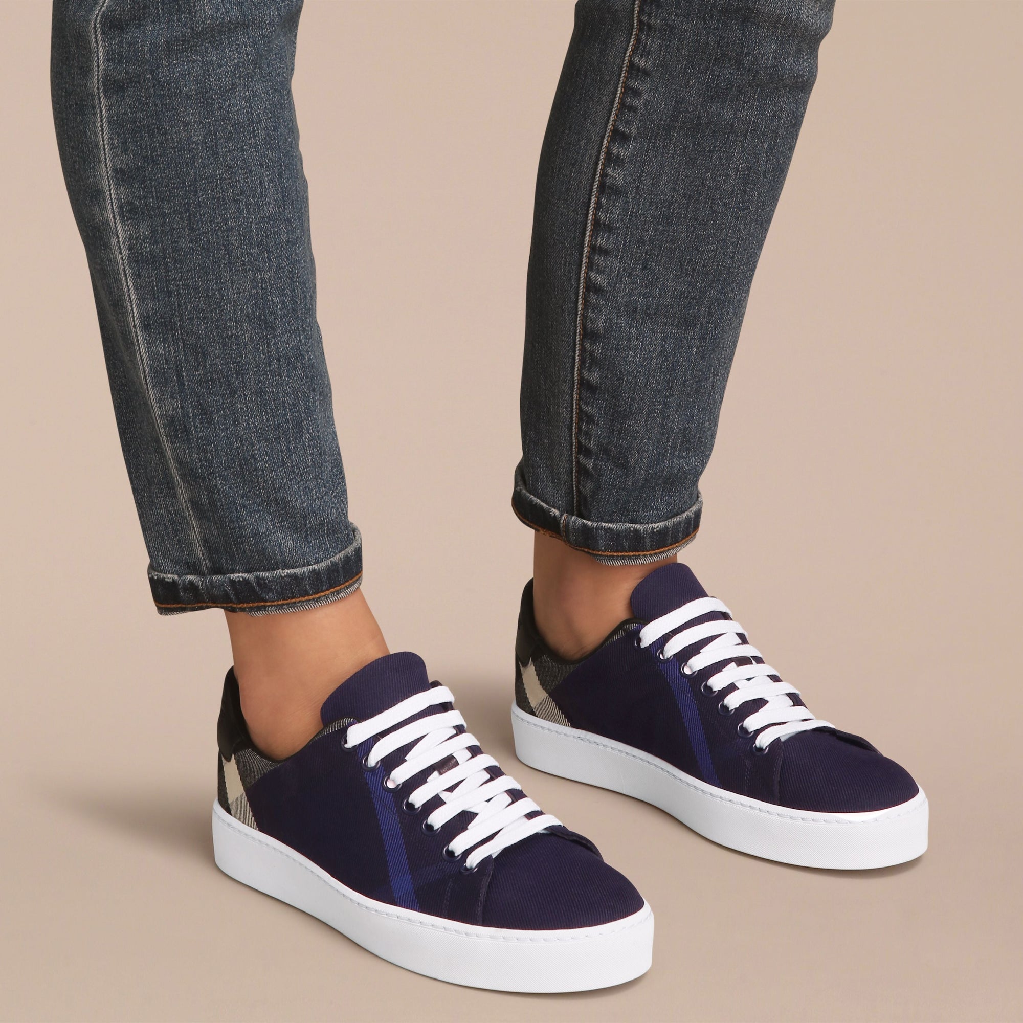 INDIGO BLUE Sneakers en cuir et coton House check surteint