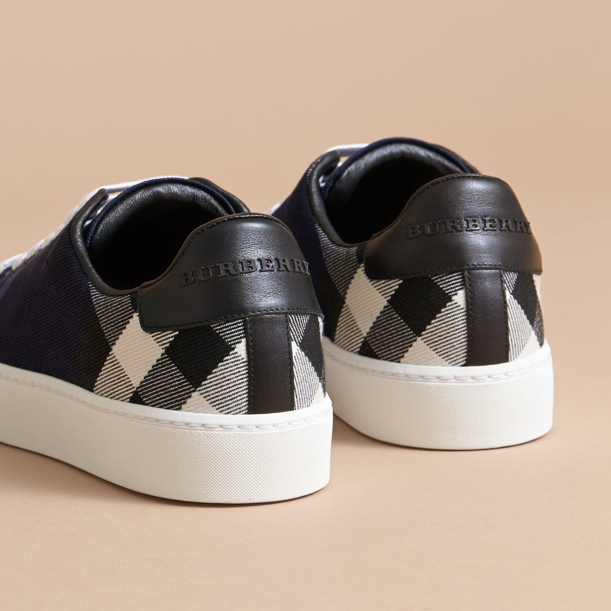 INDIGO BLUE Sneakers en cuir et coton House check surteint