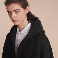 BLACK Poncho à capuche en jersey avec appliqués en dentelle