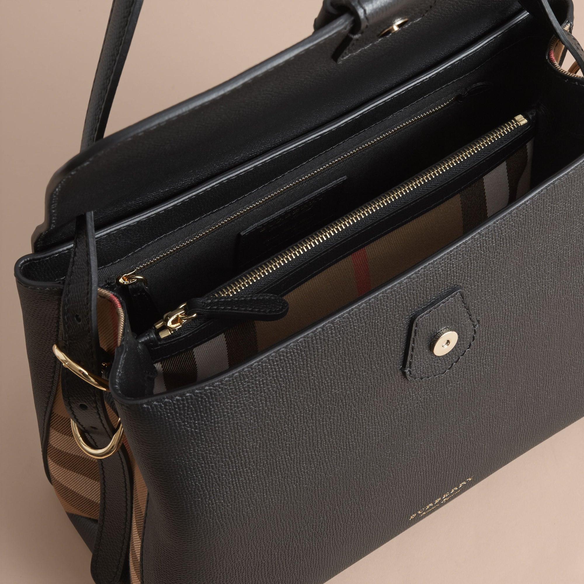 BLACK Sac tote medium en cuir grainé et coton House check