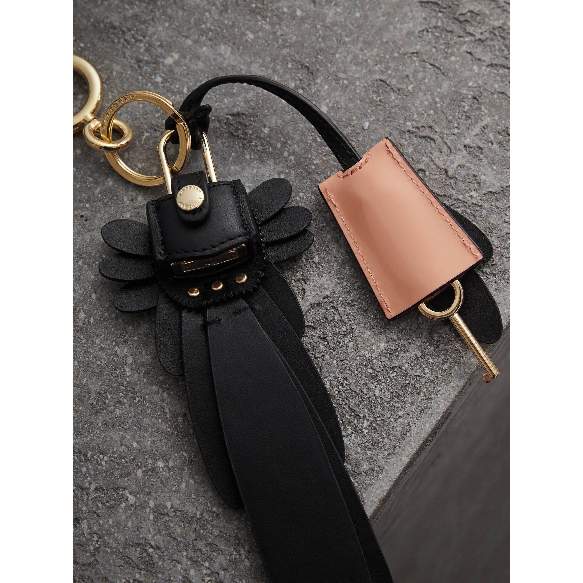 BLACK Bijou porte-clés en cuir à motif Bestiaire