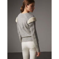 PALE GREY MELANGE Pull en laine et cachemire côtelés avec bordure en shearling