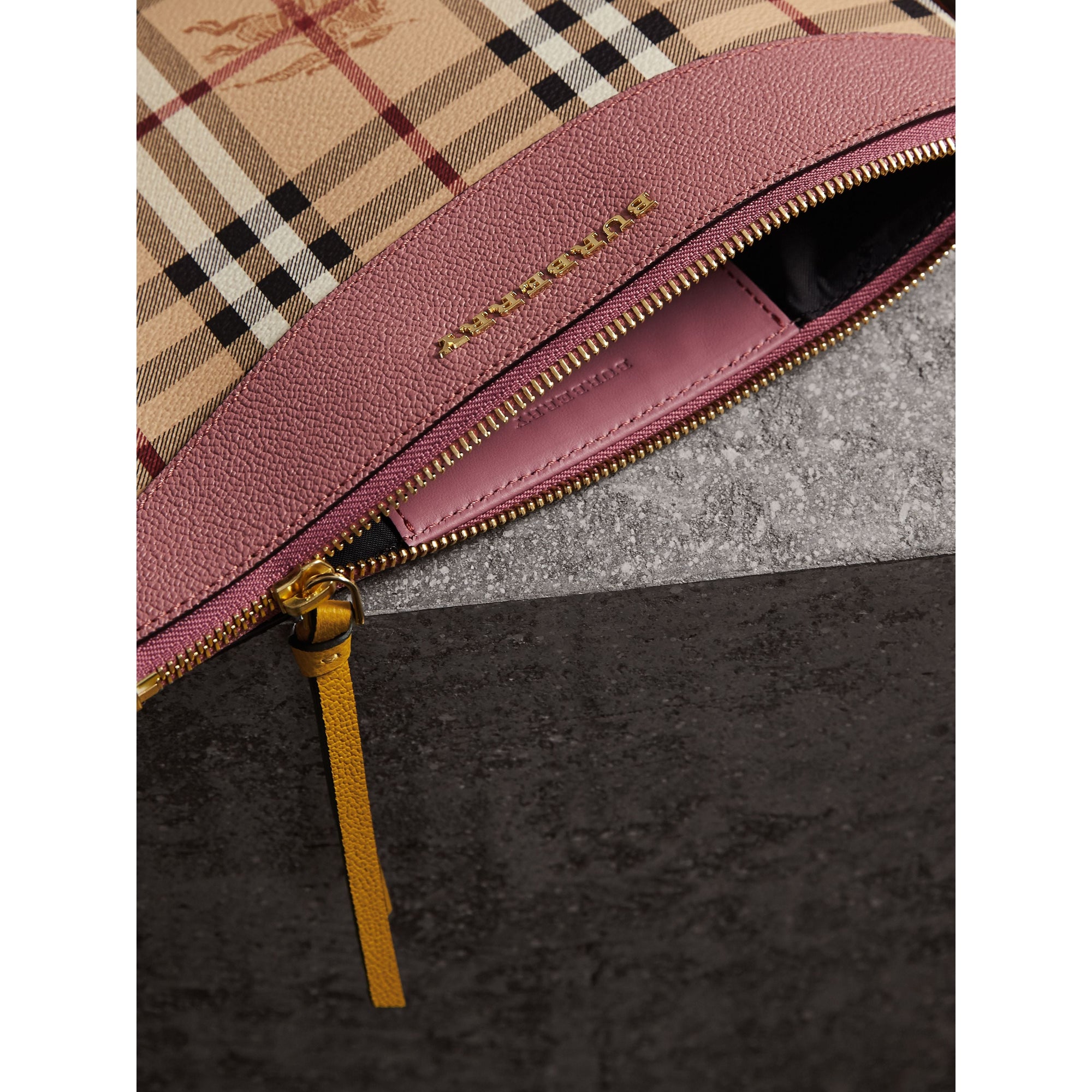 DUSTY PINK/MULTI Clutch bicolore en cuir et tissu Haymarket check