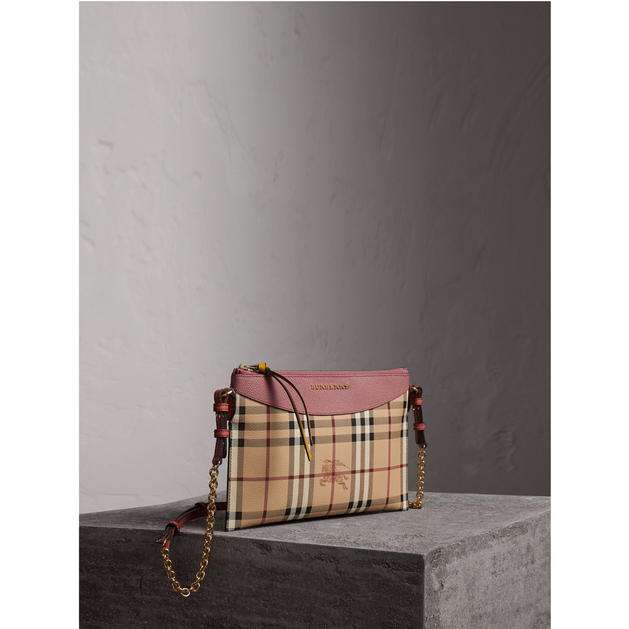 DUSTY PINK/MULTI Clutch bicolore en cuir et tissu Haymarket check