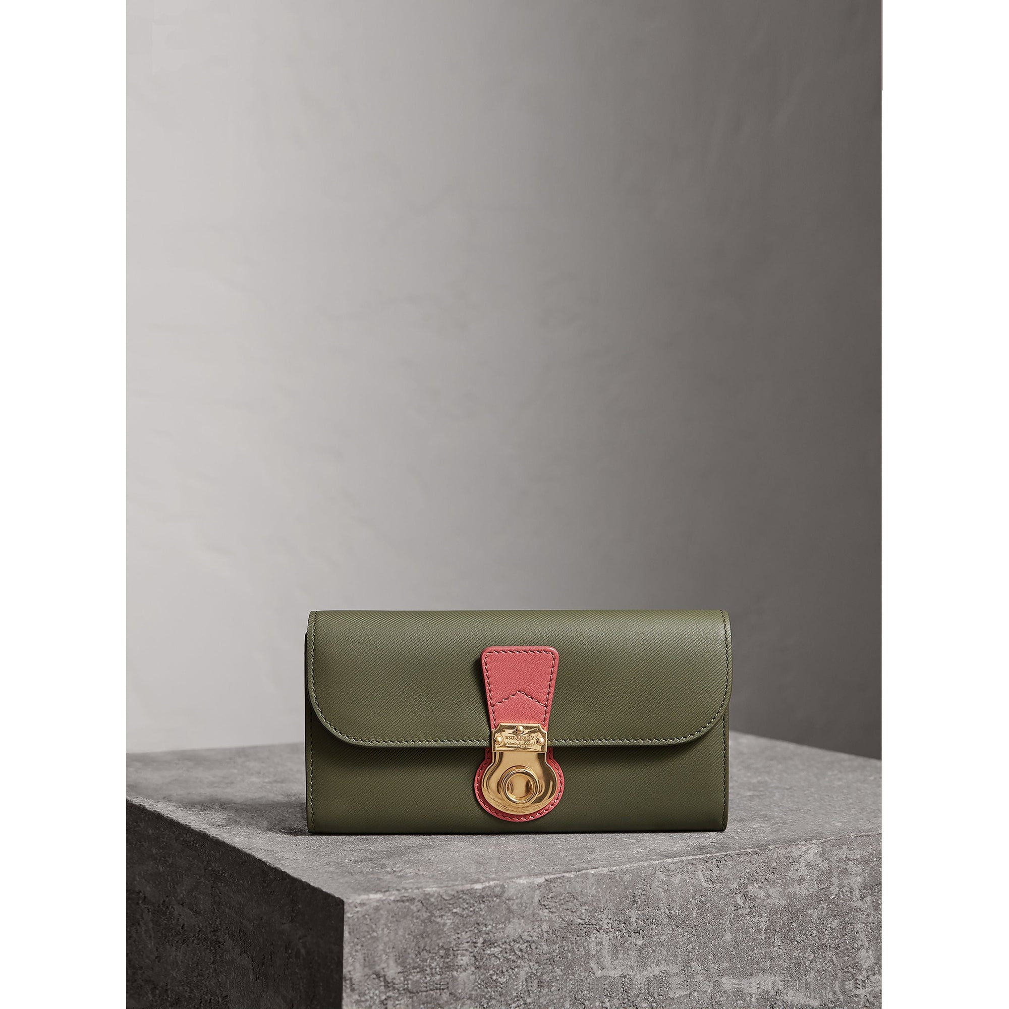 MSS GREEN/BLSM PINK Portefeuille continental en cuir trench bicolore