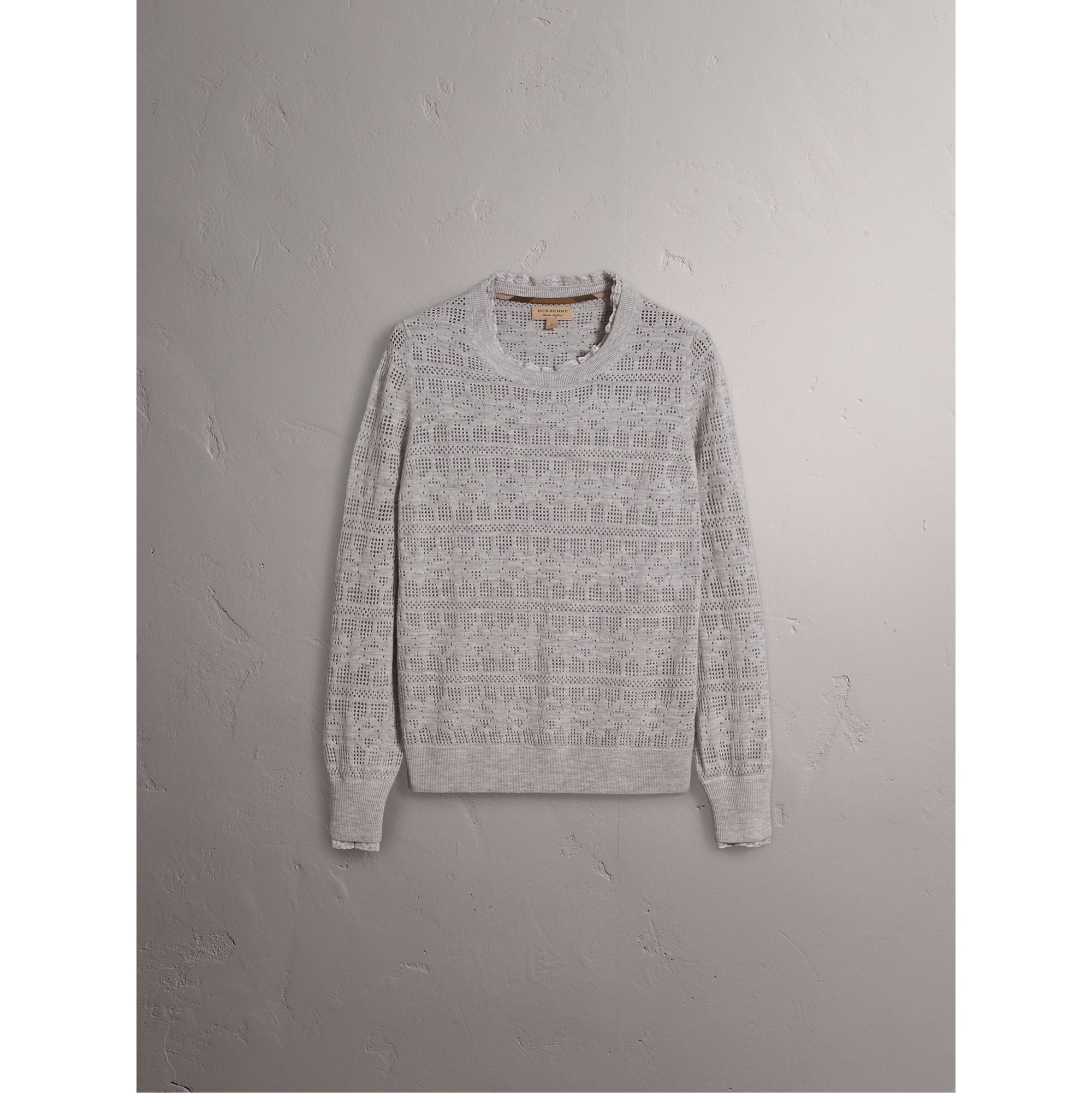 LIGHT GREY MELANGE Pull en maille de laine et cachemire en pointelle avec bordure en dentelle