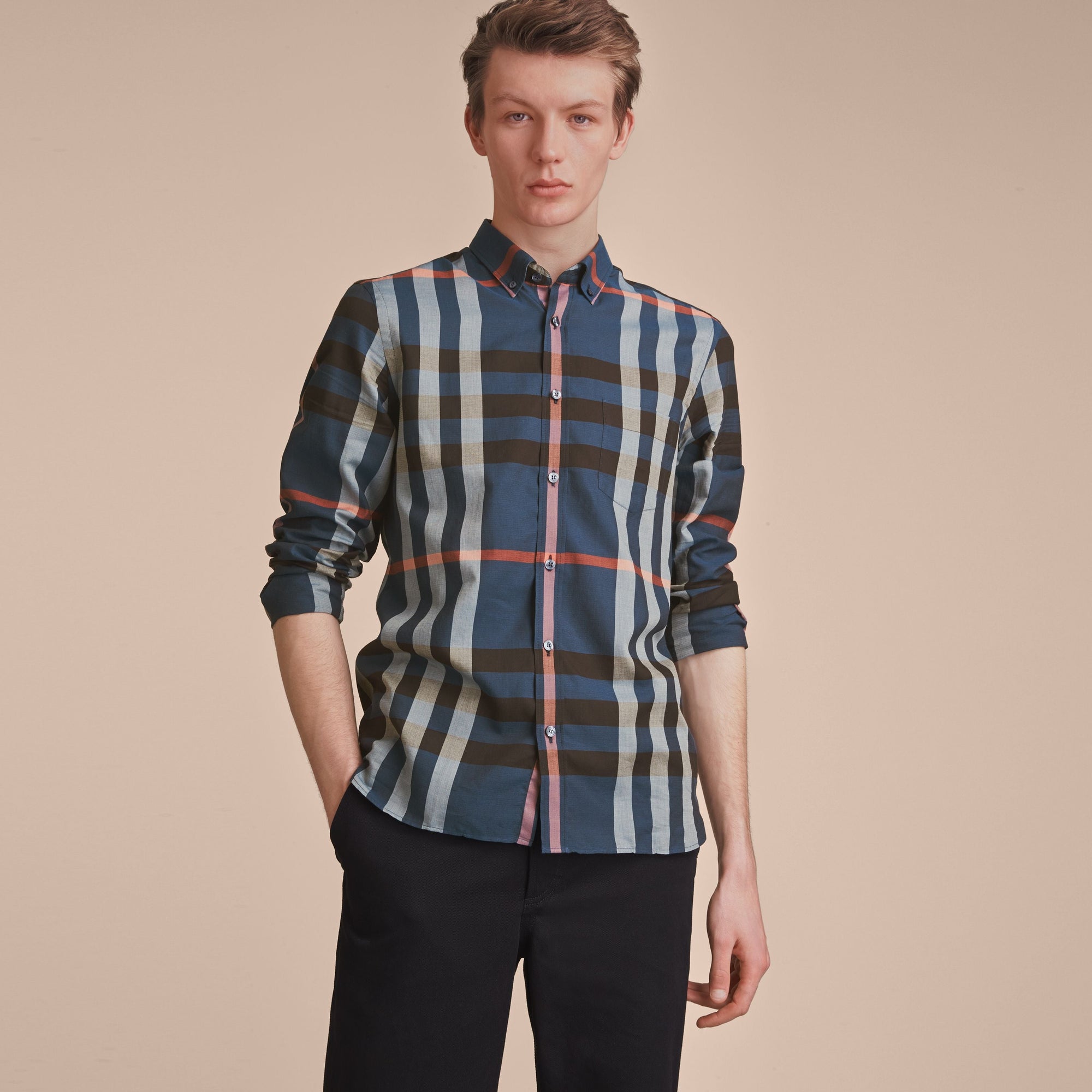 INK BLUE Chemise en popeline de coton à motif check avec col boutonné