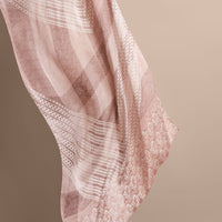 ASH ROSE Écharpe en soie à imprimé floral en dentelle et motif check