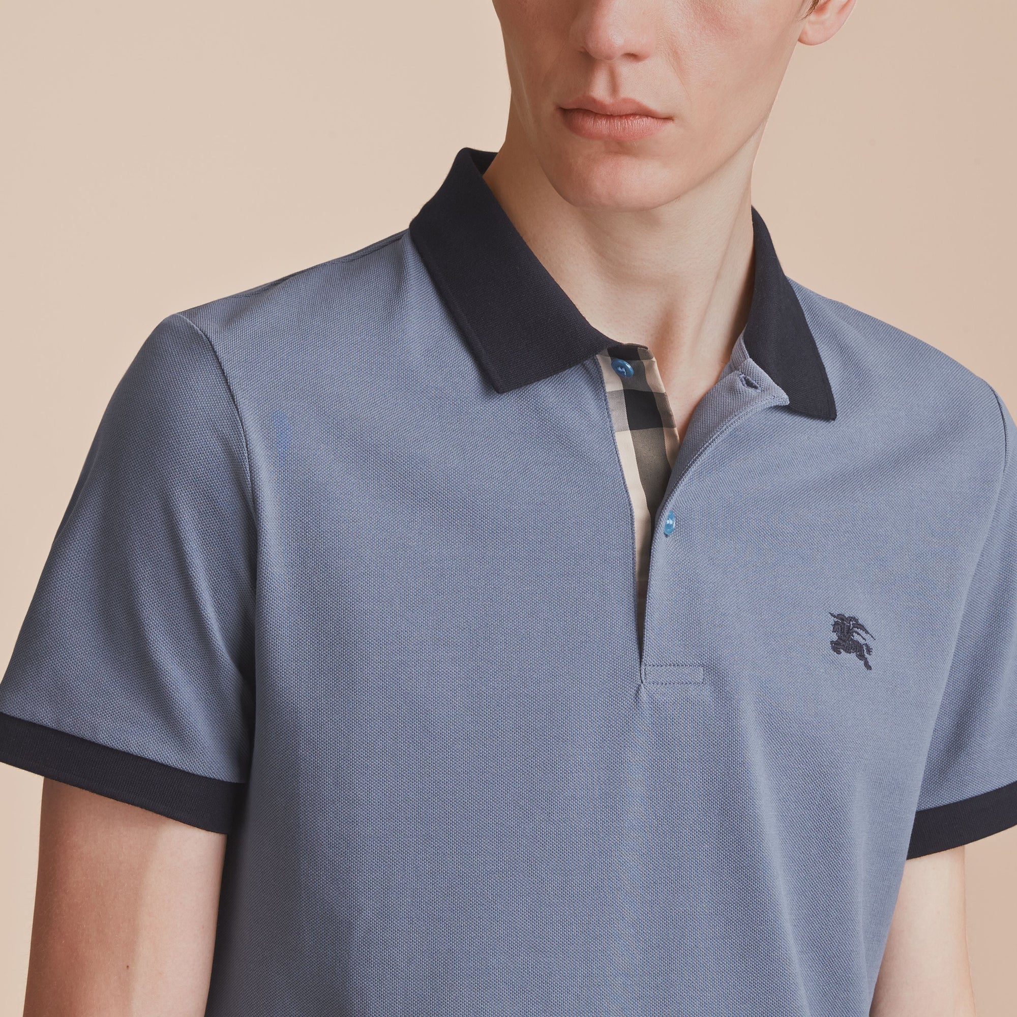 STONE BLUE Polo bicolore en piqué de coton avec patte à motif check