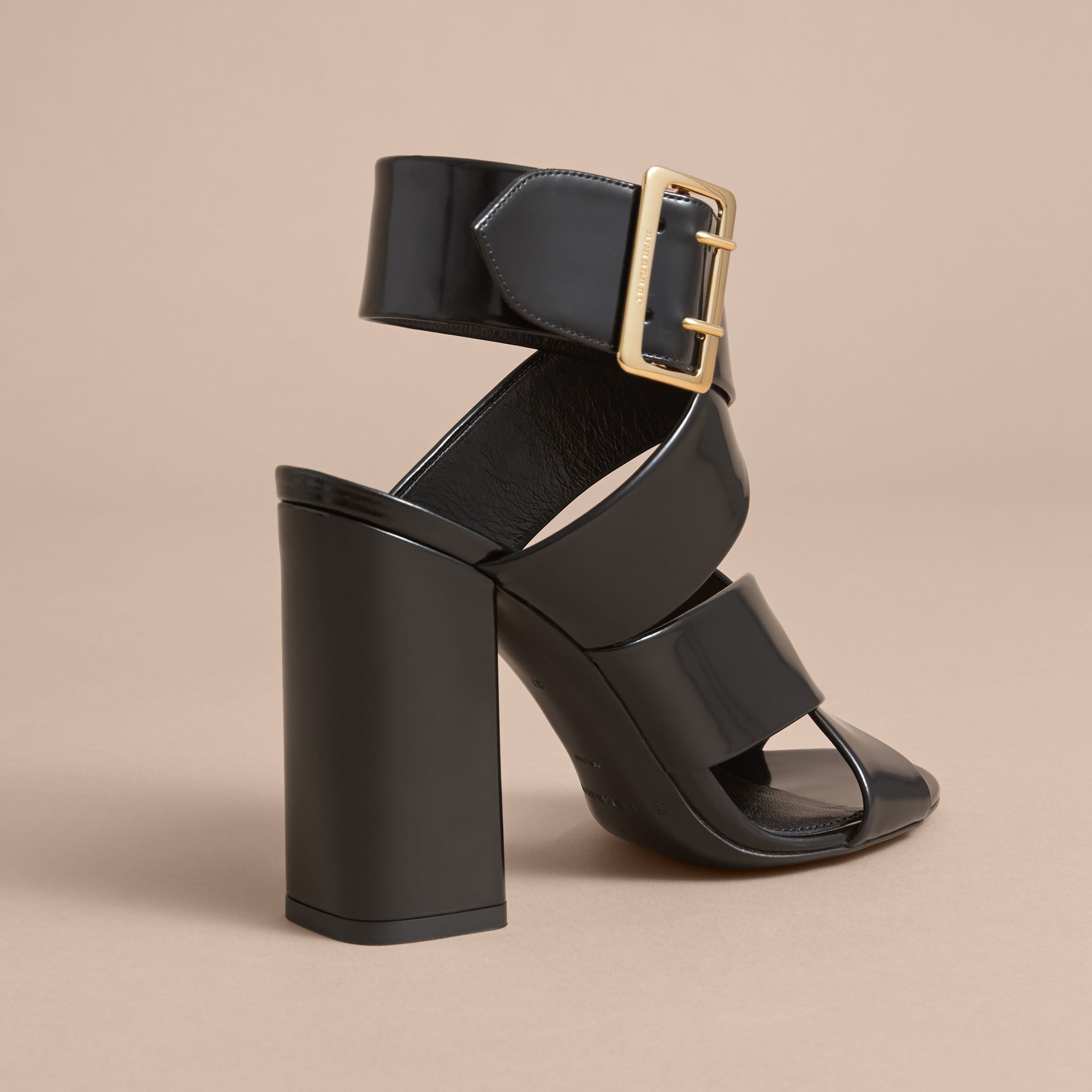 BLACK Sandales en cuir verni avec boucle