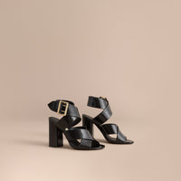 BLACK Sandales en cuir verni avec boucle