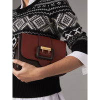 ANTIQUE RED Sac à bandoulière The Buckle en cuir color-block