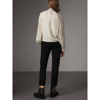 NATURAL WHITE/NAVY Chemisier en crépon de soie avec imprimé à petits pois et ruban à nouer