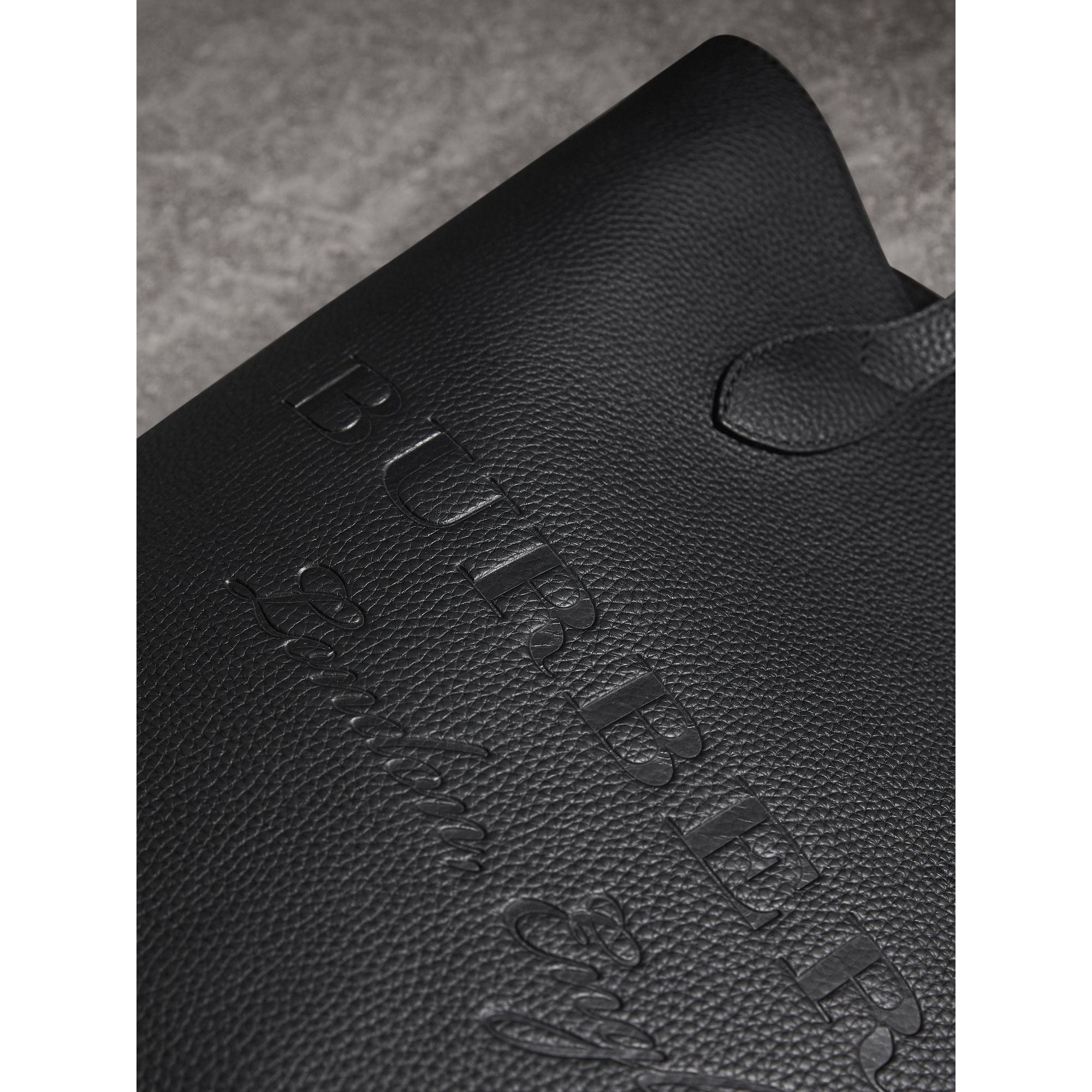 BLACK Sac tote en cuir estampé