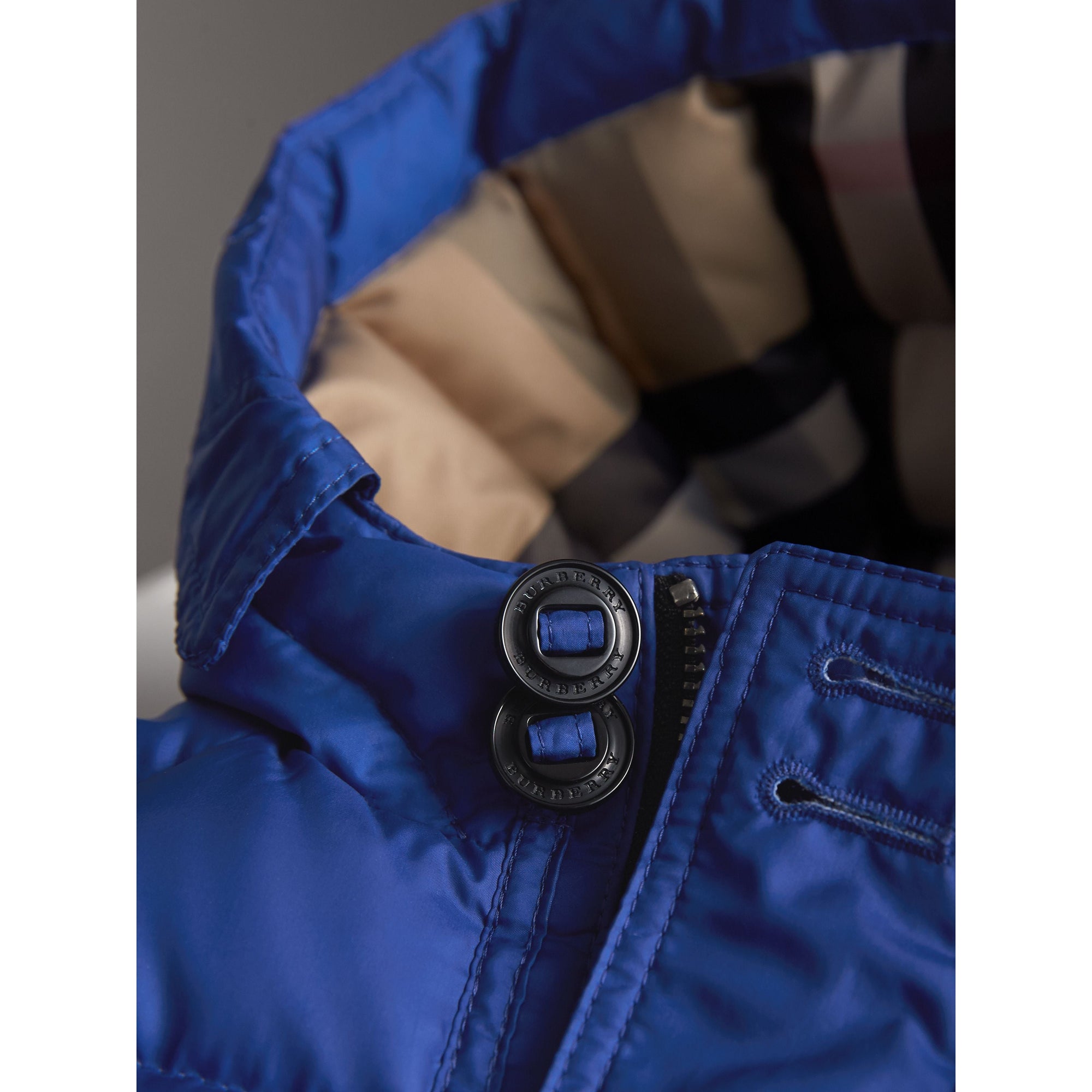 BRILLIANT BLUE Doudoune courte imperméable à capuche