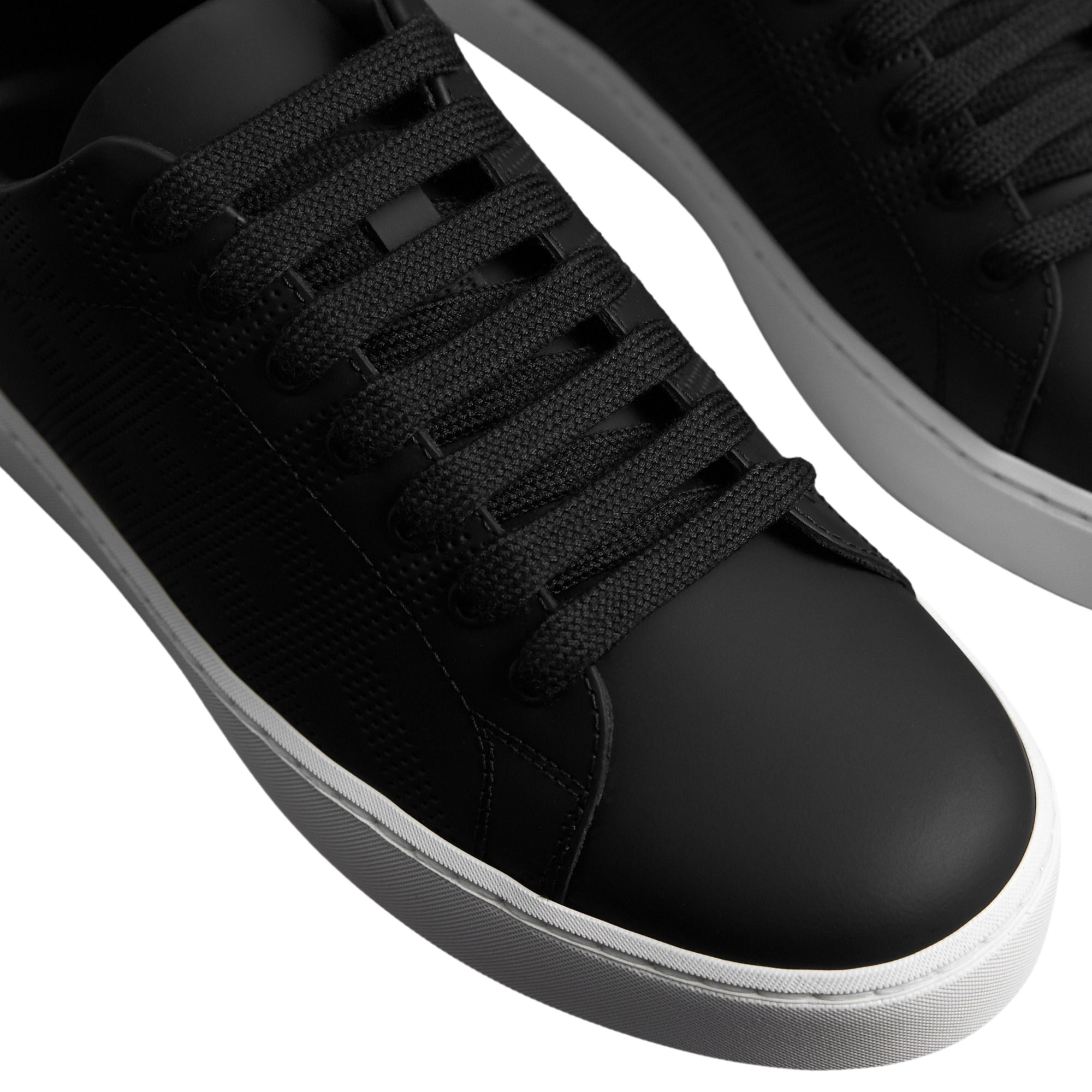 BLACK Sneakers en cuir à motif check perforé