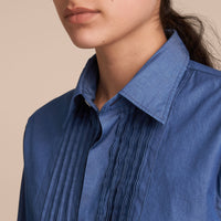 DENIM BLUE Chemise en coton unisexe avec plastron nervuré et poignets mousquetaires