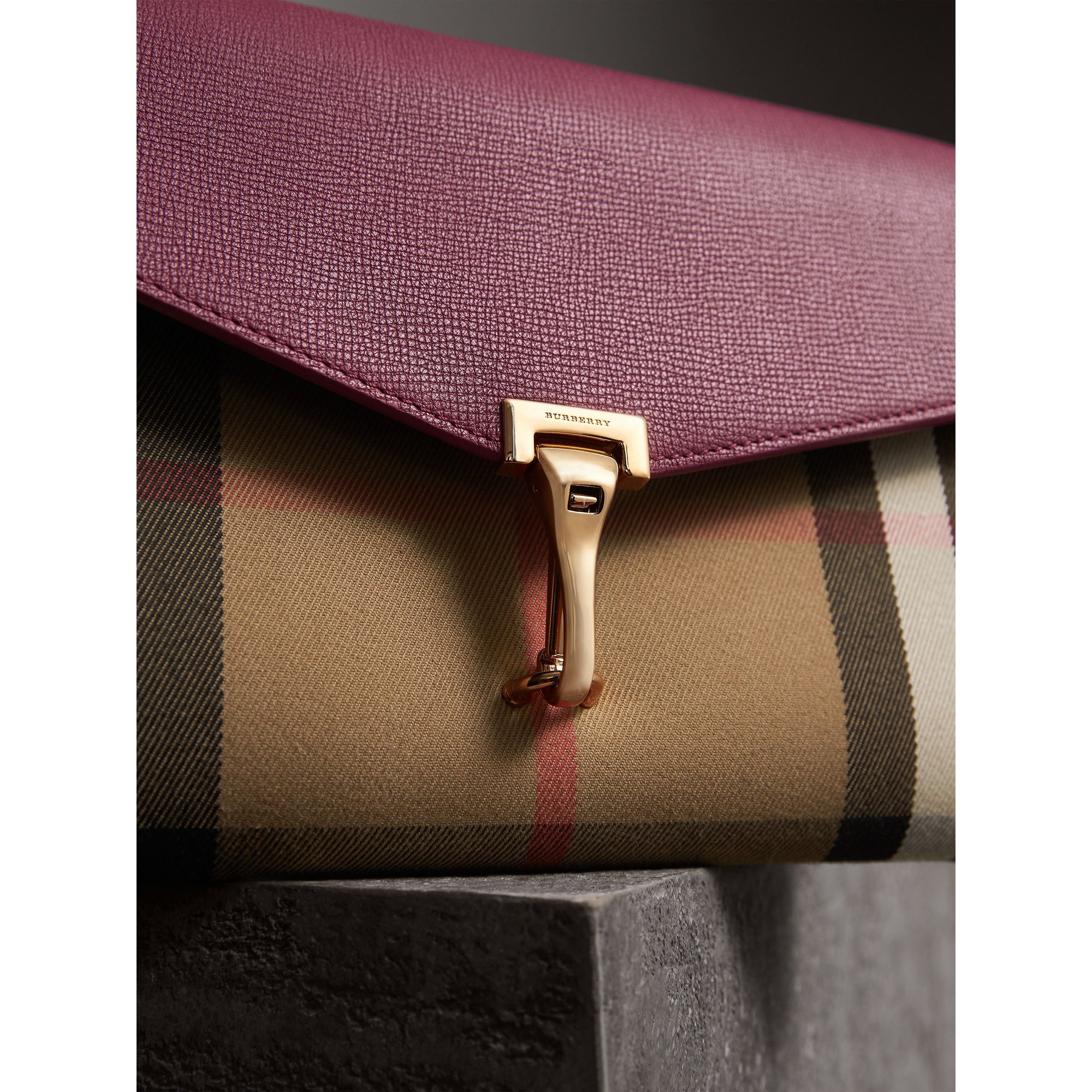 BERRY PINK Petit sac à bandoulière en cuir et coton House check