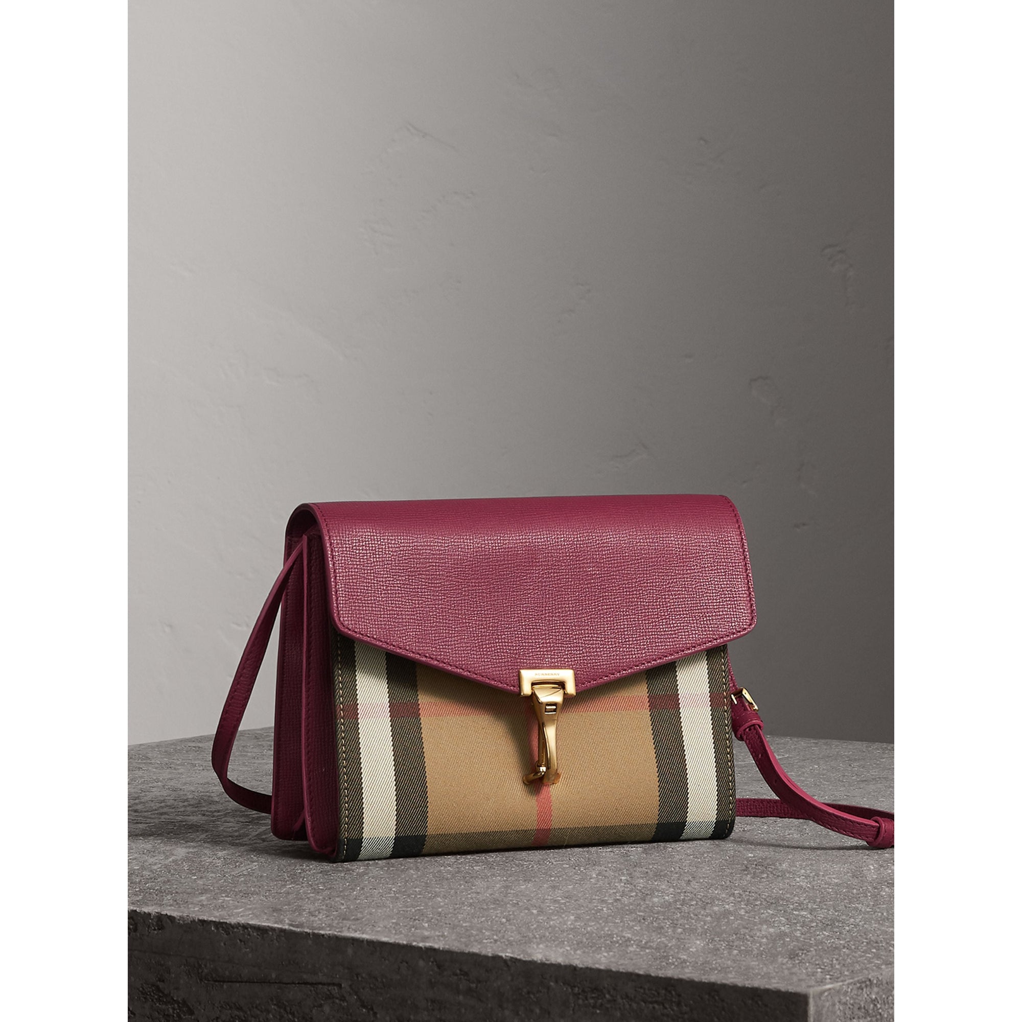 BERRY PINK Petit sac à bandoulière en cuir et coton House check