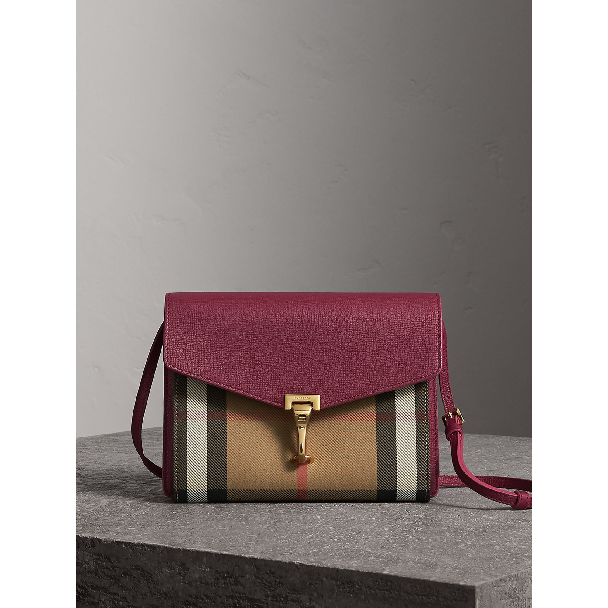 BERRY PINK Petit sac à bandoulière en cuir et coton House check