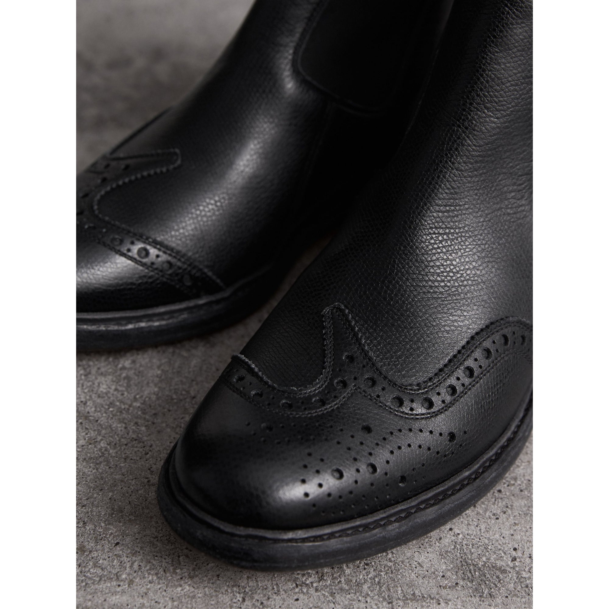 BLACK Bottines Chelsea en cuir texturé de style richelieu