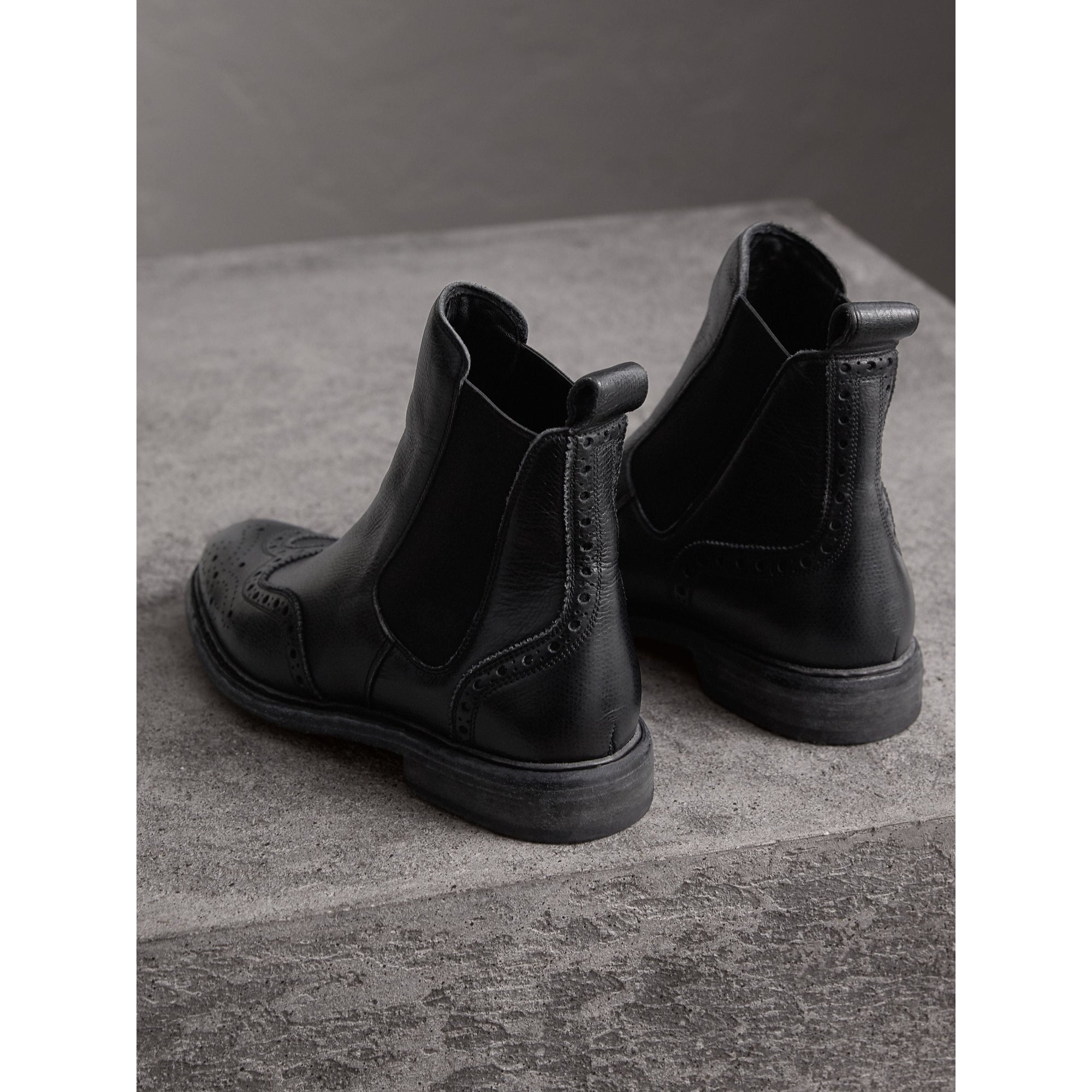 BLACK Bottines Chelsea en cuir texturé de style richelieu