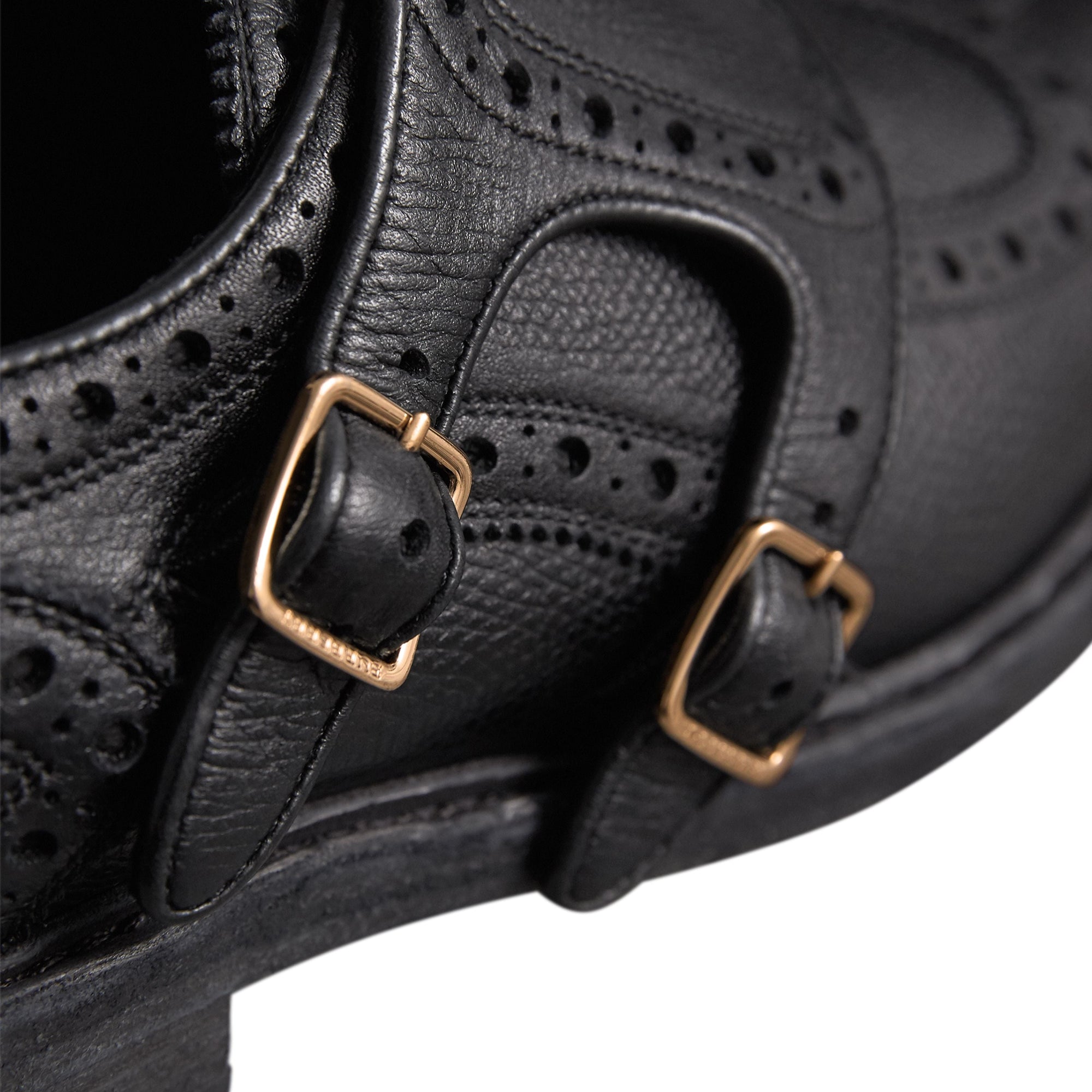 BLACK Chaussures derby à boucle de style richelieu en cuir texturé