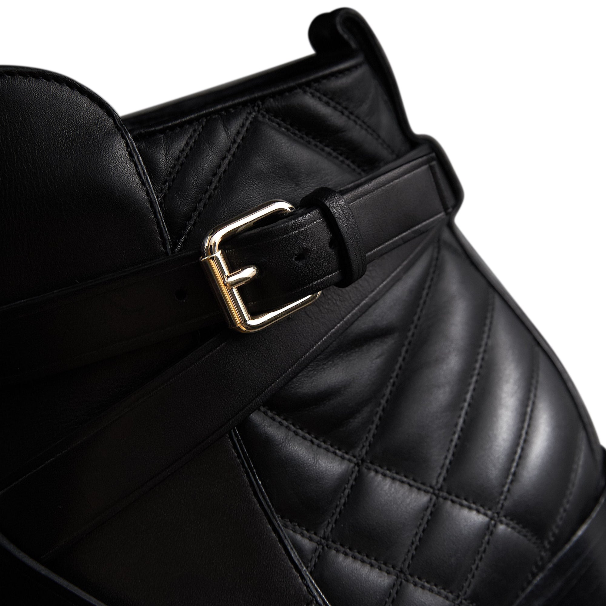 BLACK Bottines en cuir matelassé avec sangle