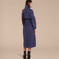 NAVY Trench-coat en soie oversize avec manches bouffantes