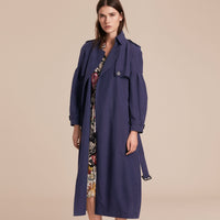 NAVY Trench-coat en soie oversize avec manches bouffantes