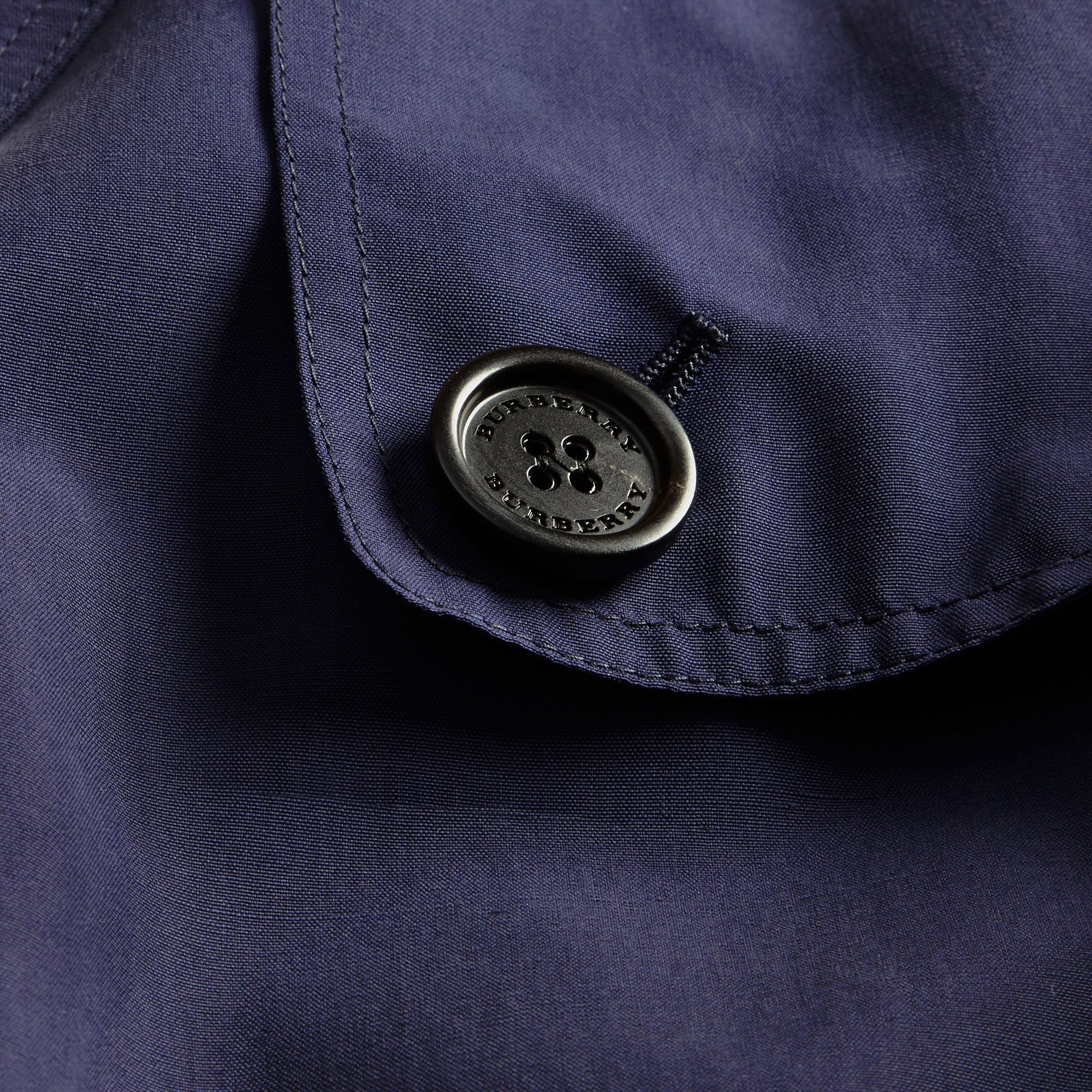 NAVY Trench-coat en soie oversize avec manches bouffantes
