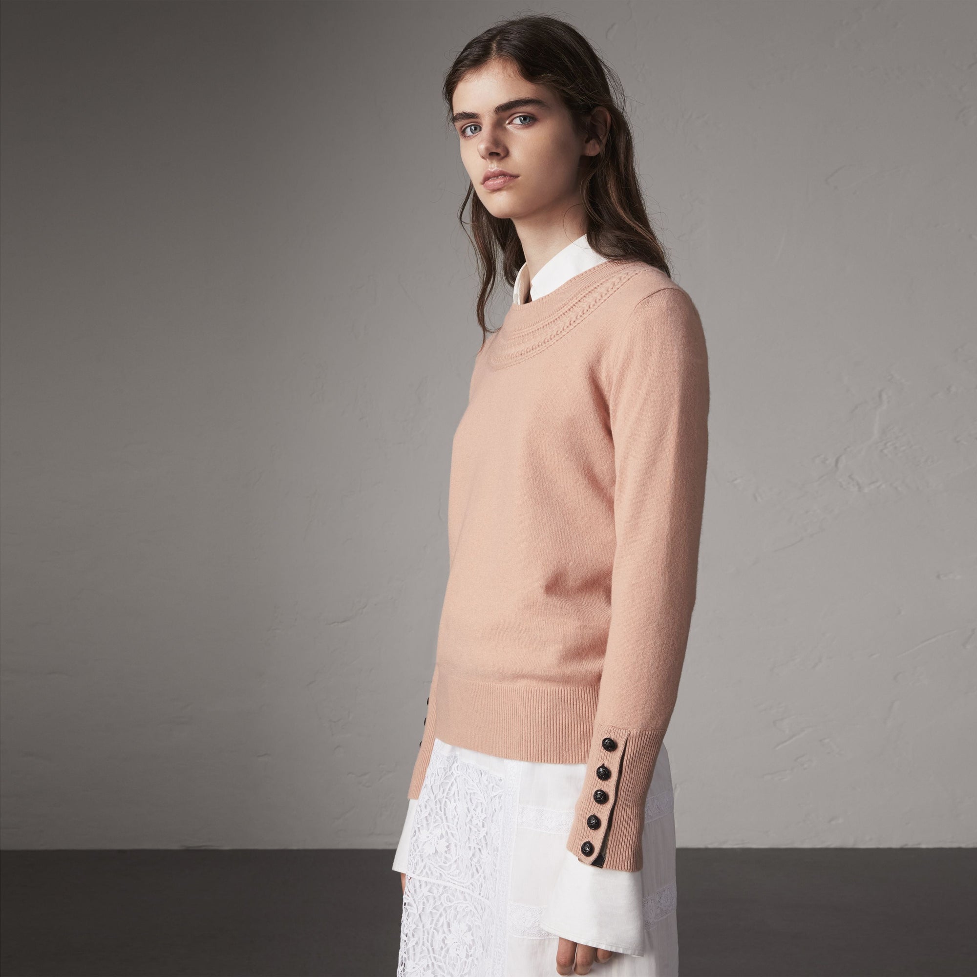 APRICOT PINK Pull en cachemire avec empiècement en maille torsadée