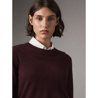 DEEP CLARET Pull en cachemire avec empiècement en maille torsadée