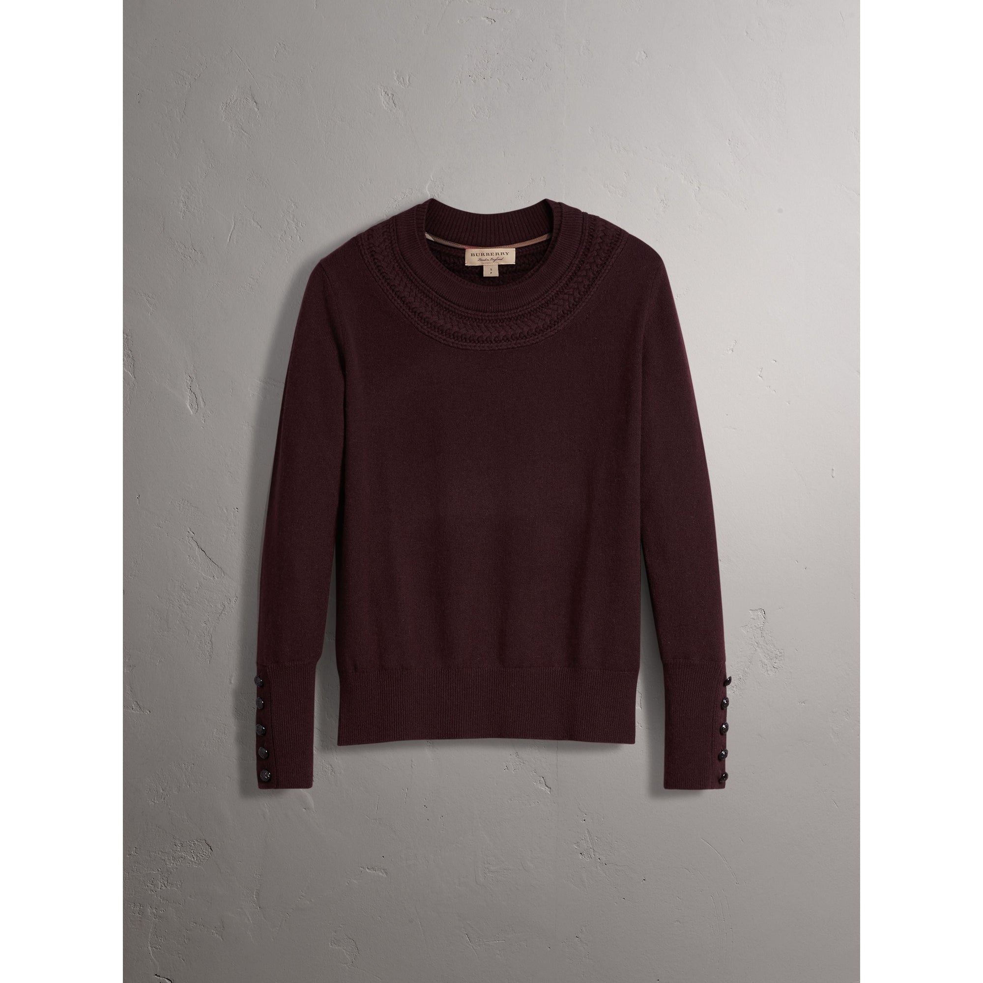 DEEP CLARET Pull en cachemire avec empiècement en maille torsadée