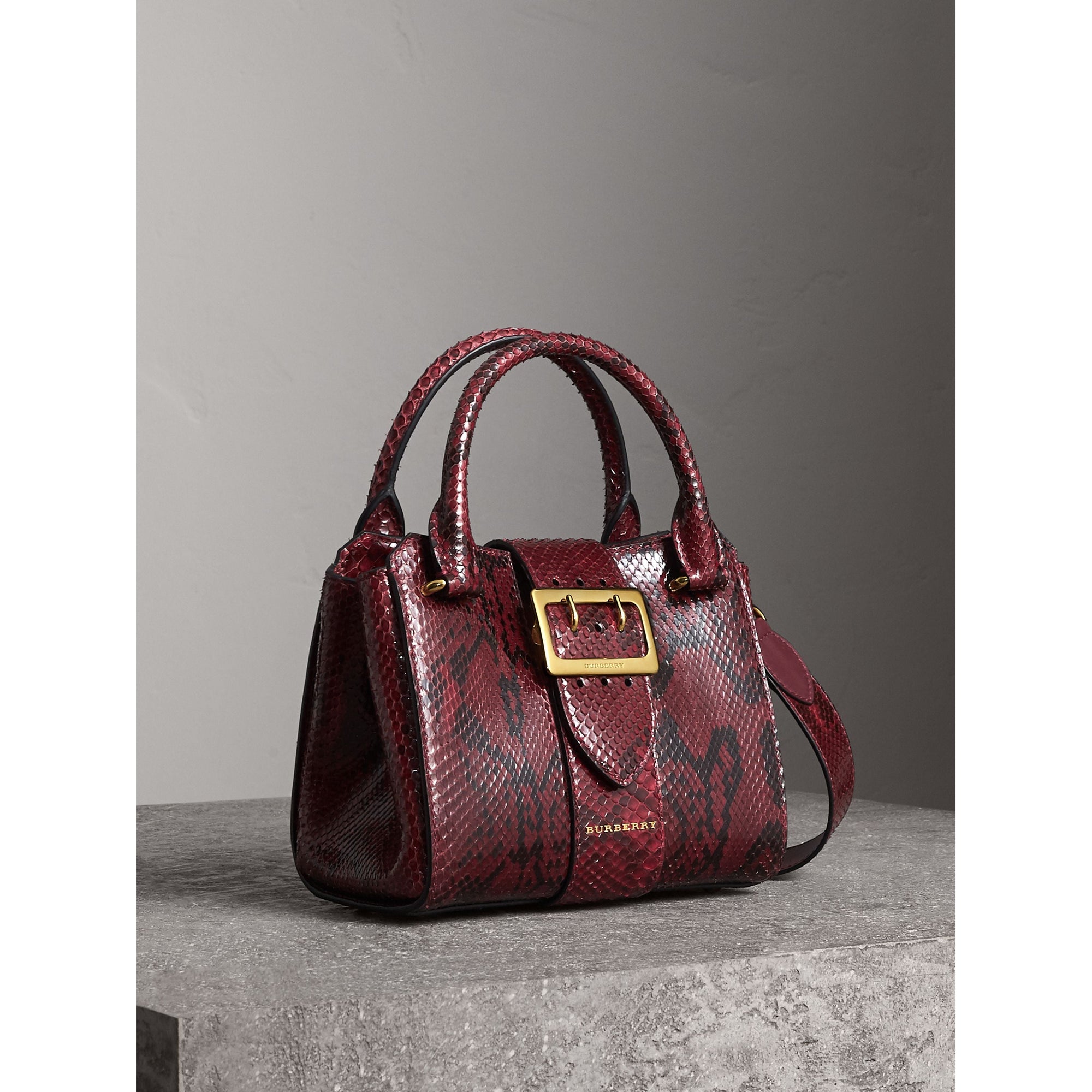 Petit sac tote The Buckle en python - Rouge Bourgogne