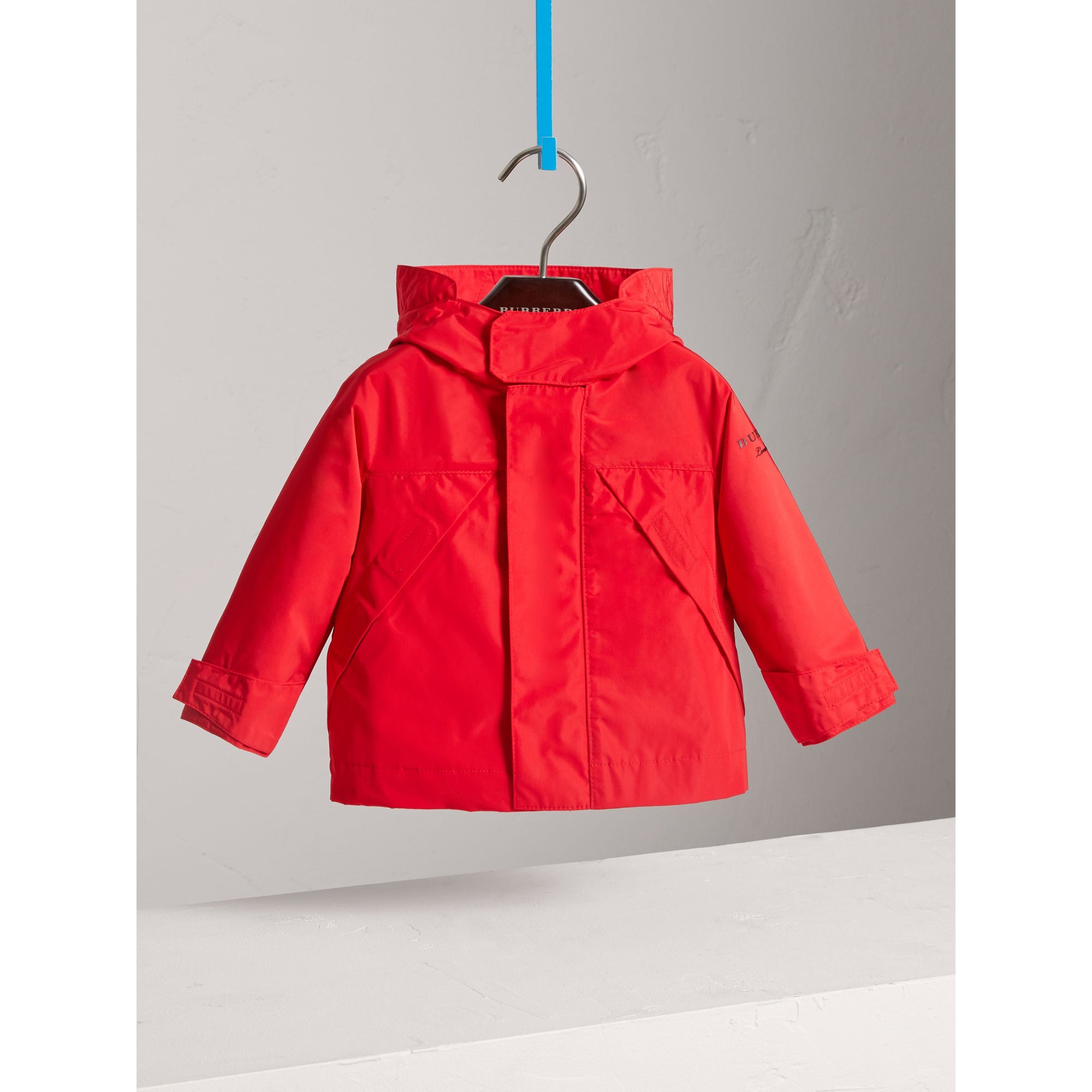BRIGHT ORANGE RED Veste à capuche en taffetas à mémoire de forme