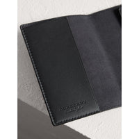 BLACK Étui pour passeport en cuir estampé