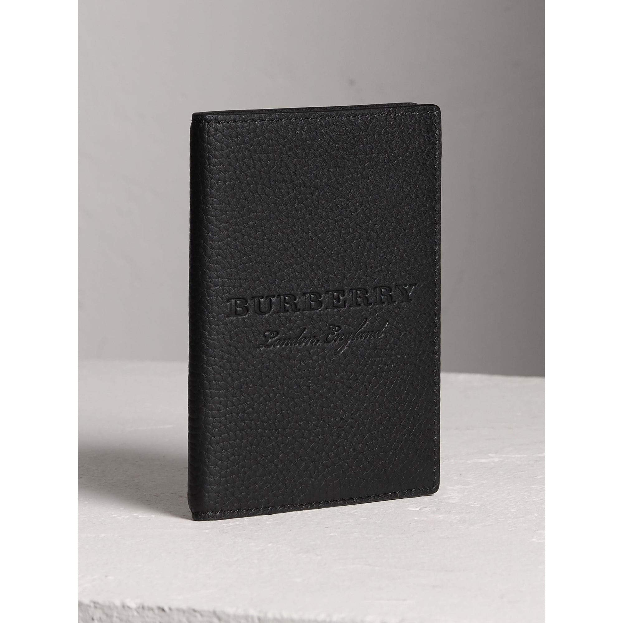 BLACK Étui pour passeport en cuir estampé
