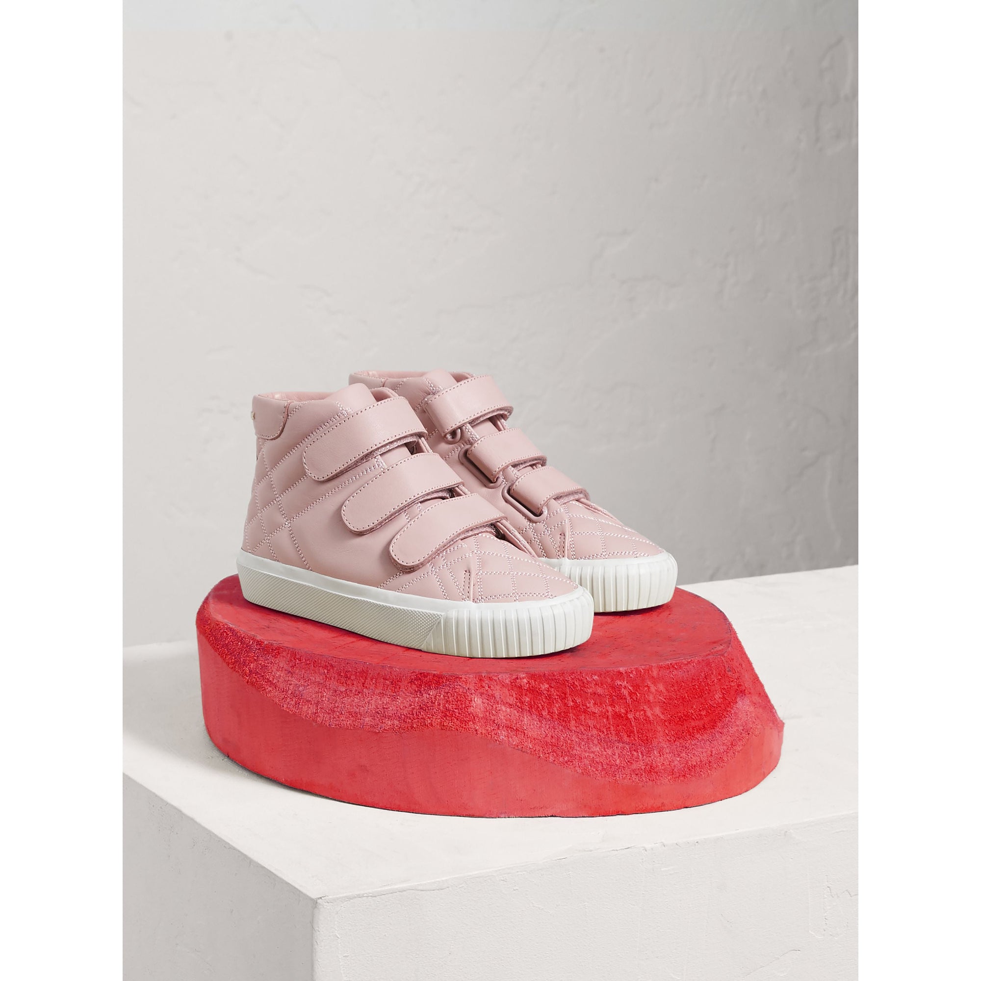 LIGHT PINK MELANGE Sneakers montantes en cuir avec matelassage à motif check