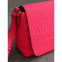 NEON PINK Petit sac Messenger en cuir néon estampé