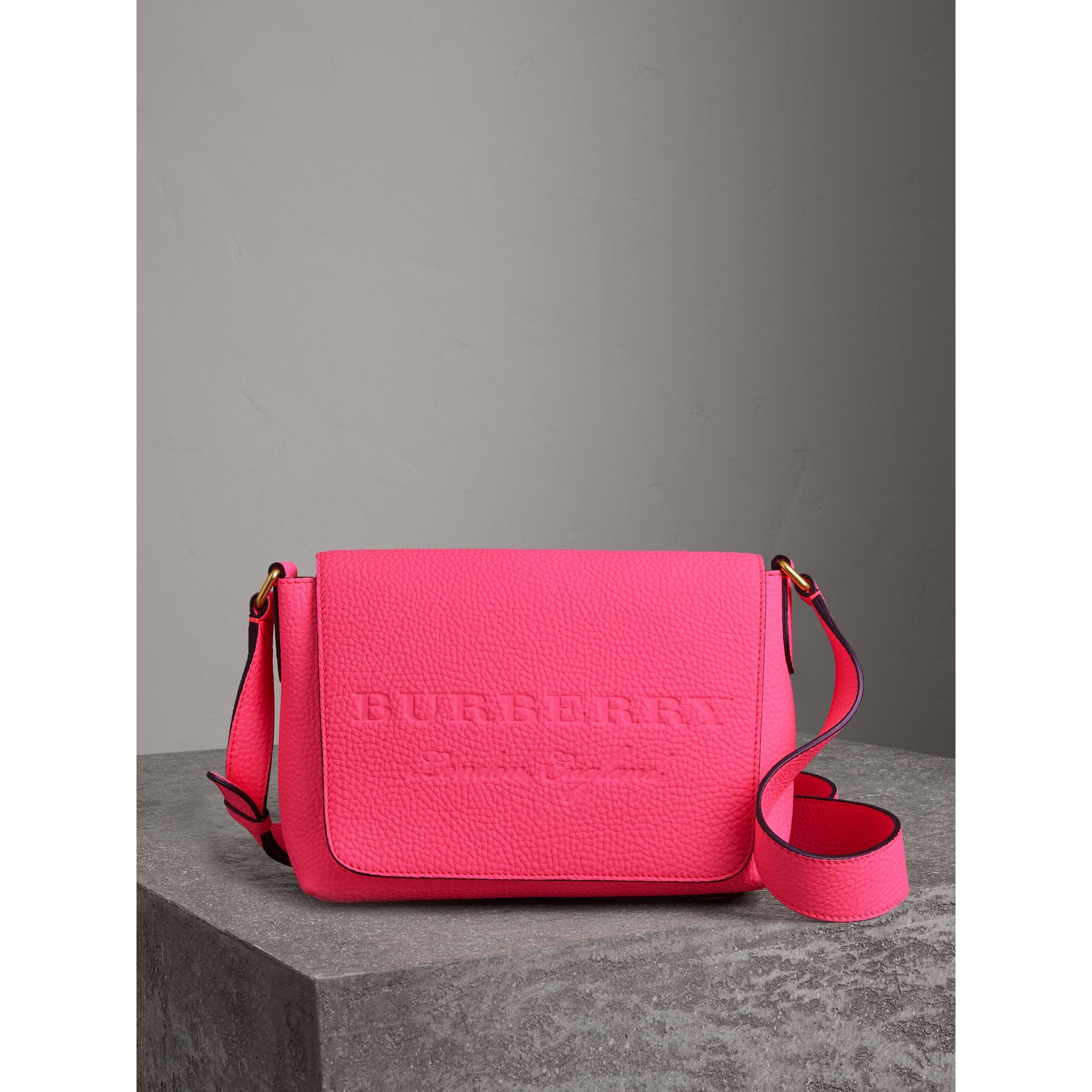 NEON PINK Petit sac Messenger en cuir néon estampé