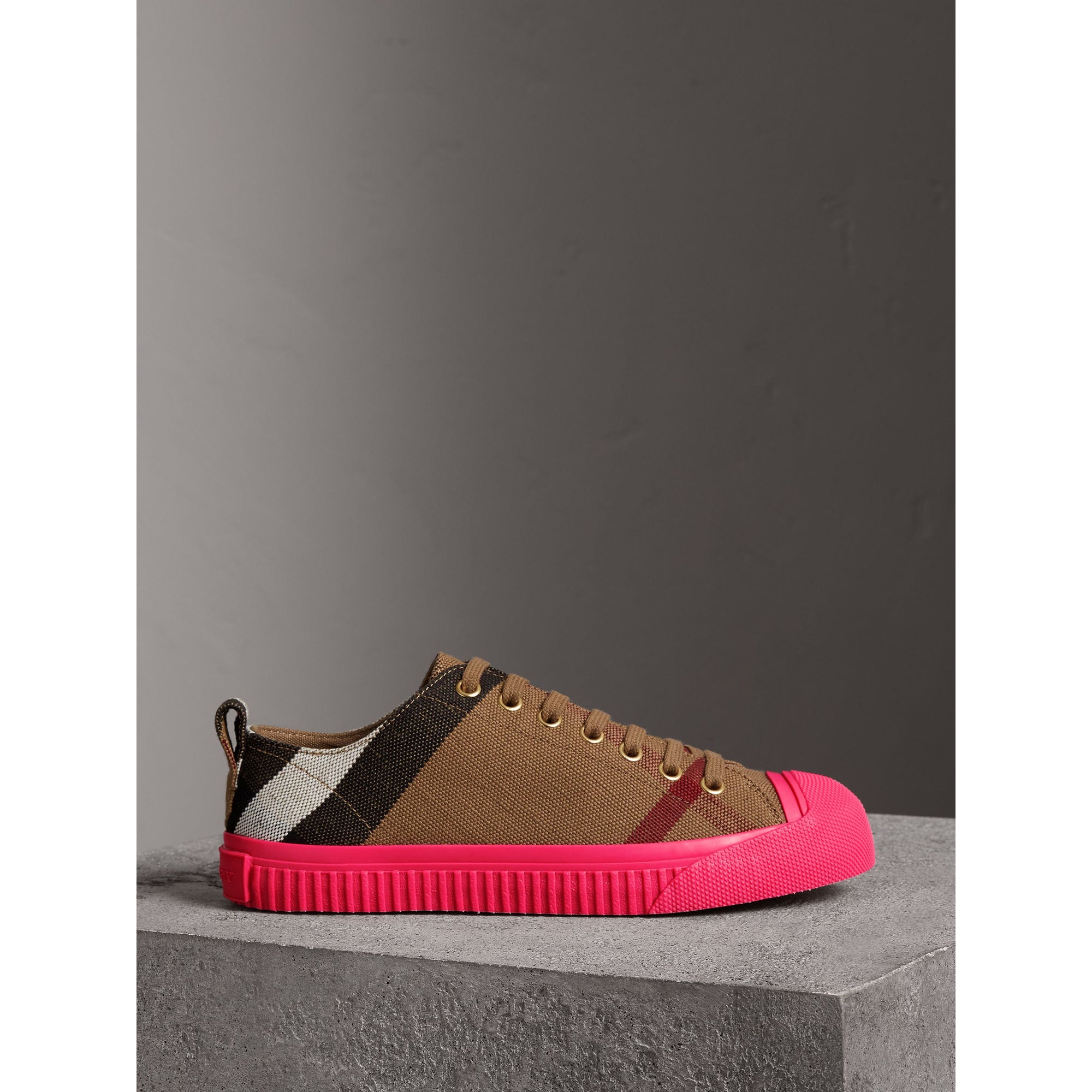 CLASSIC CHECK Sneakers en cuir et tissu Canvas check