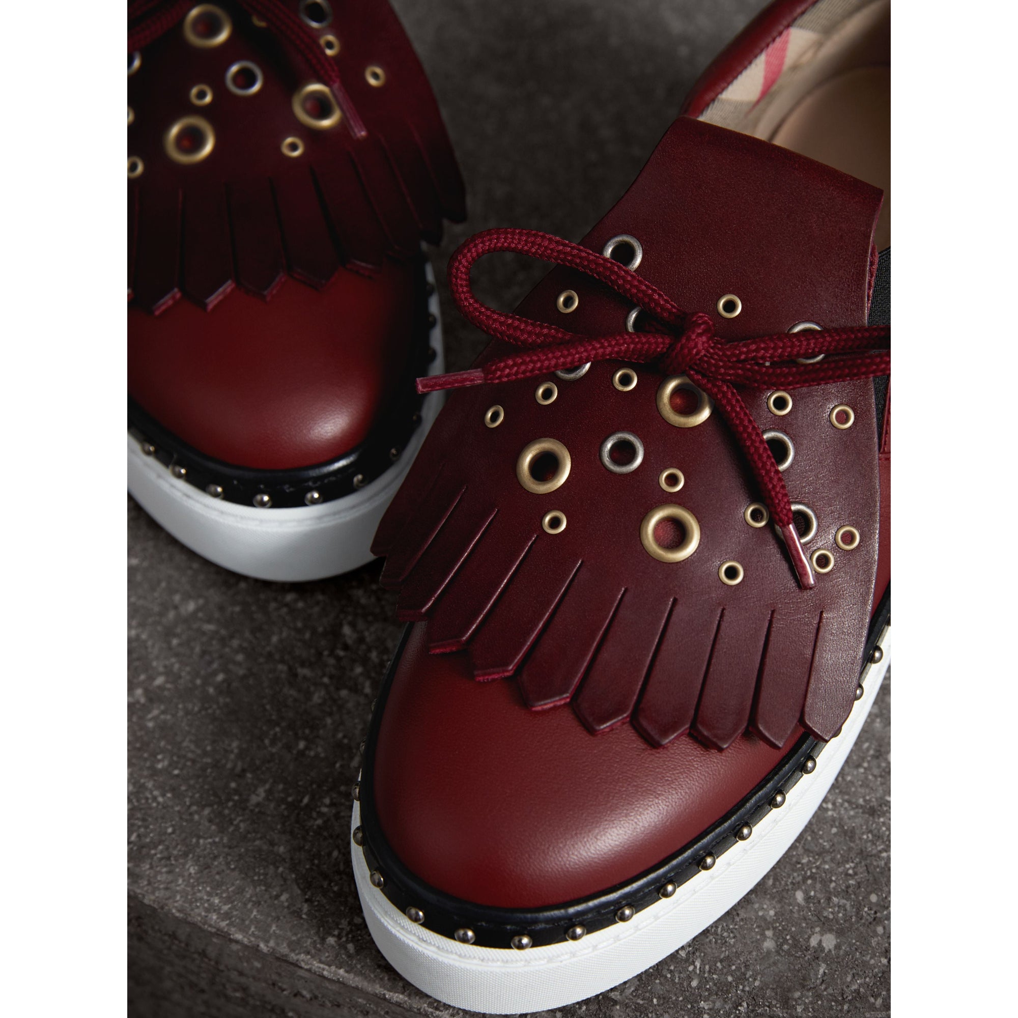 CERISE PURPLE Sneakers en cuir à franges