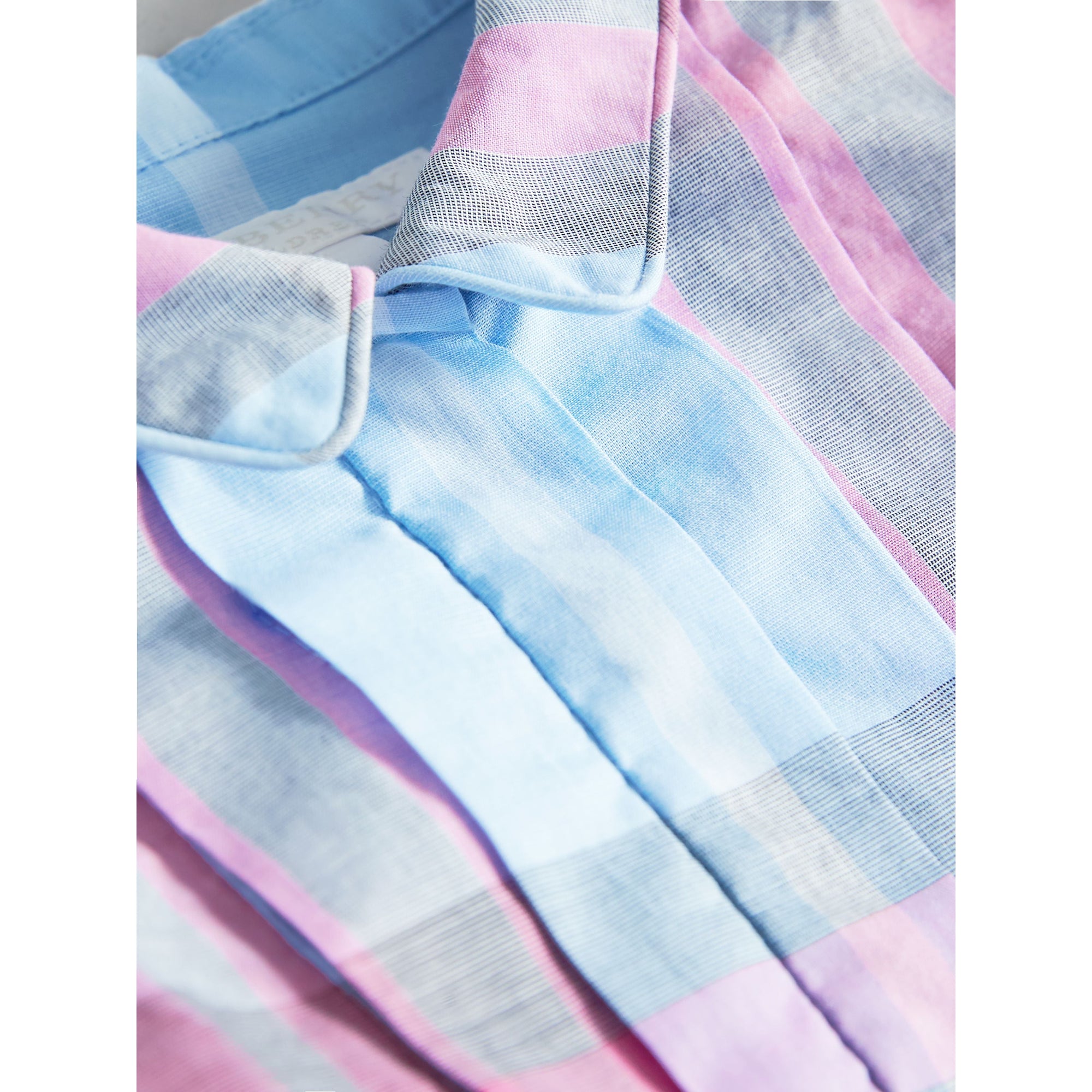 CHALK BLUE Robe en coton à motif check et plastron plissé.