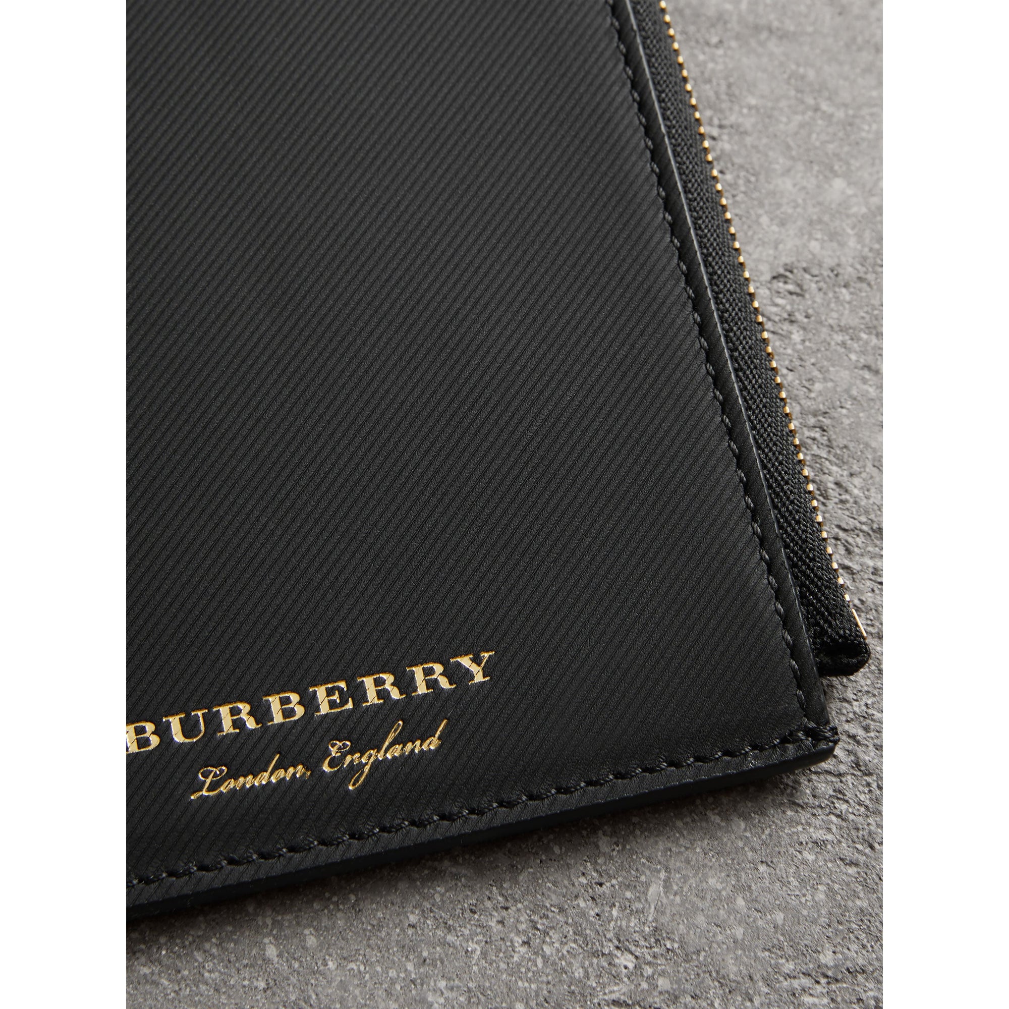 BLACK Étui pour passeport zippé en cuir trench