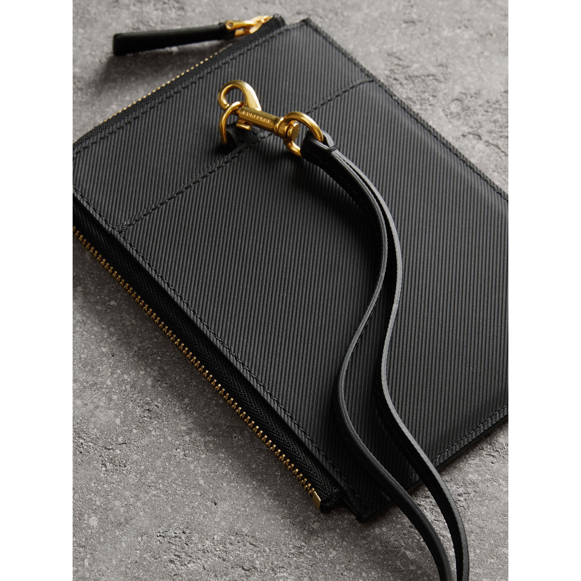 BLACK Étui pour passeport zippé en cuir trench