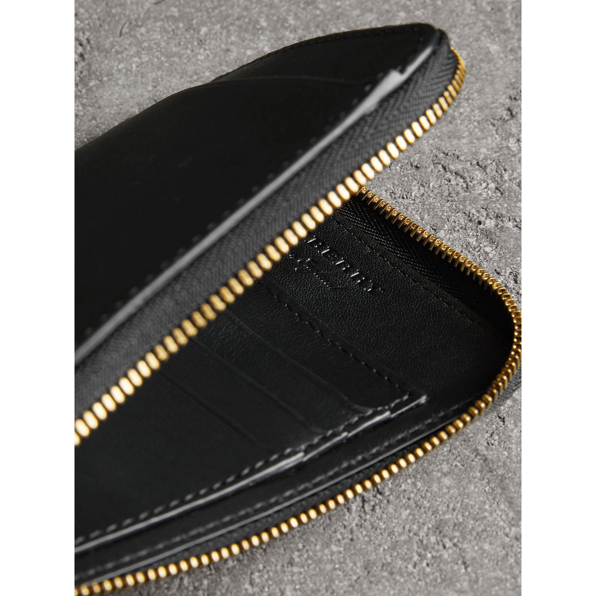 BLACK Étui pour passeport zippé en cuir trench