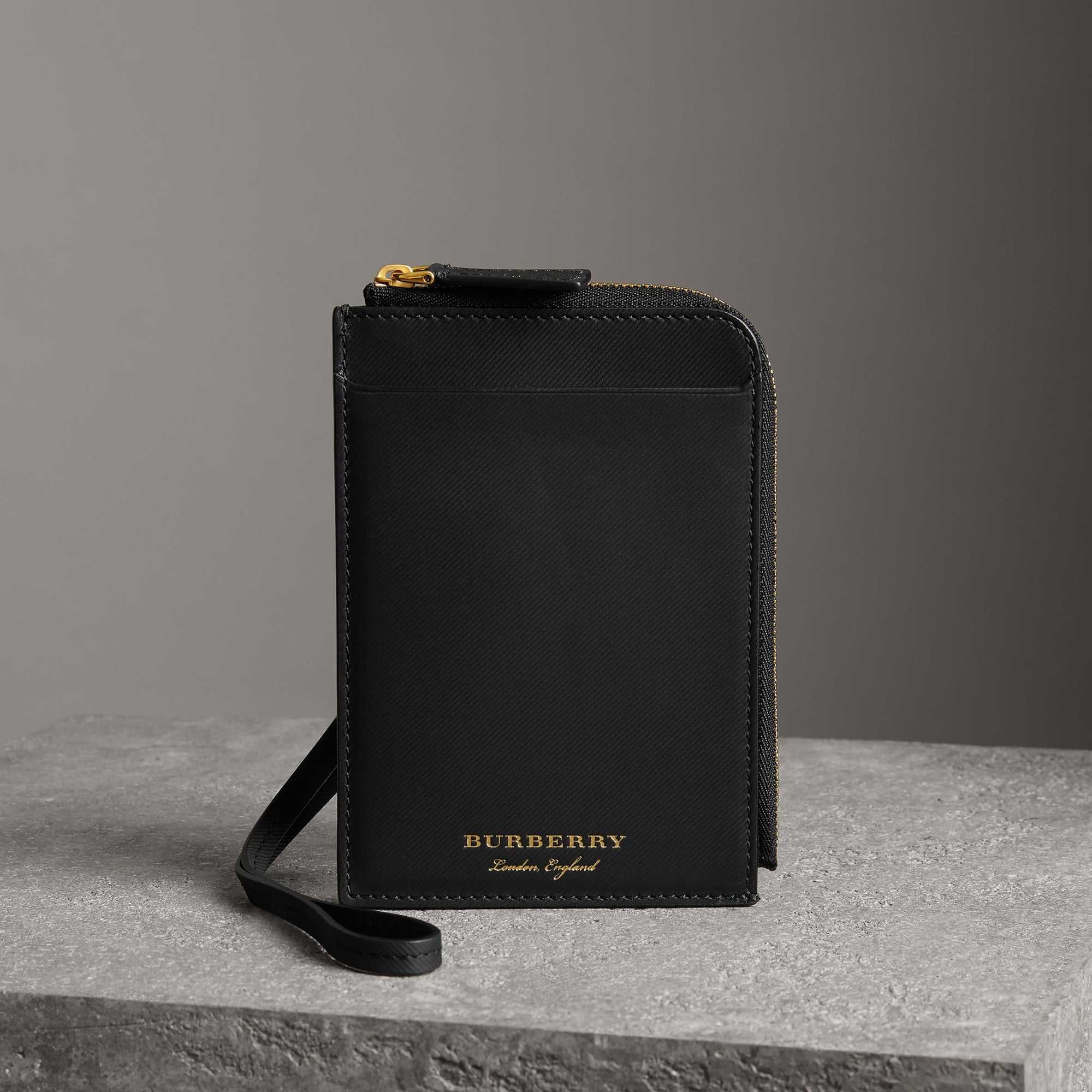 BLACK Étui pour passeport zippé en cuir trench